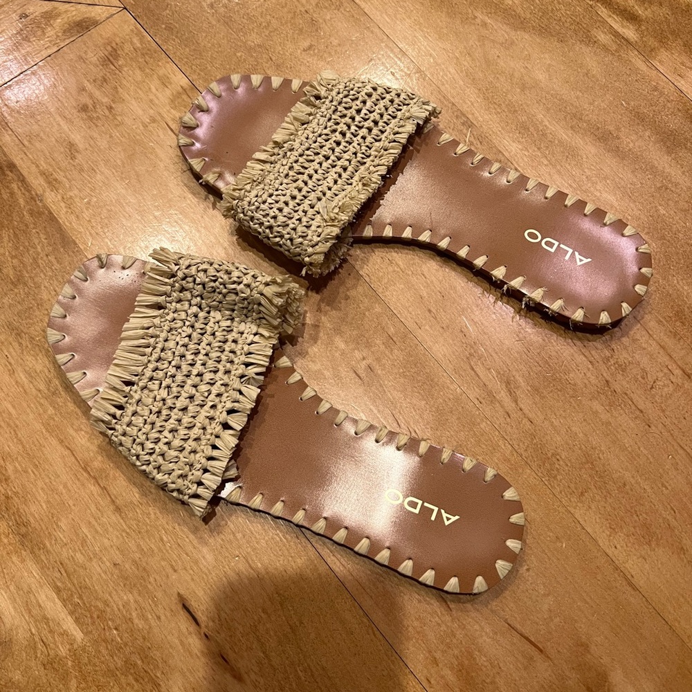 Also raffia slide size 7 preowned